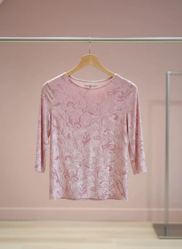 بلوز زنانه طرح گل برجسته مدل “Rose Elegance”