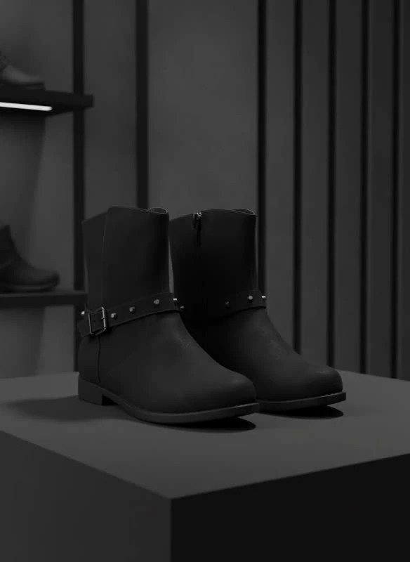 نیم بوت چرم زنانه مدل Black Studded Strap