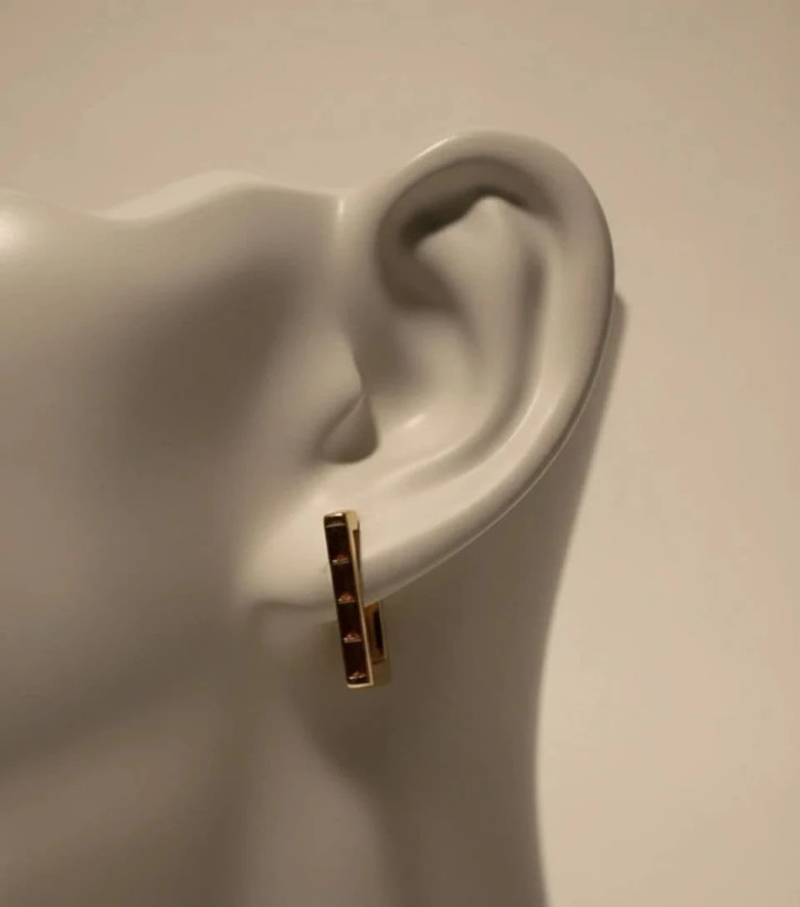 گوشواره زنانه مینیمال مدل Golden Bar Mini Hoop