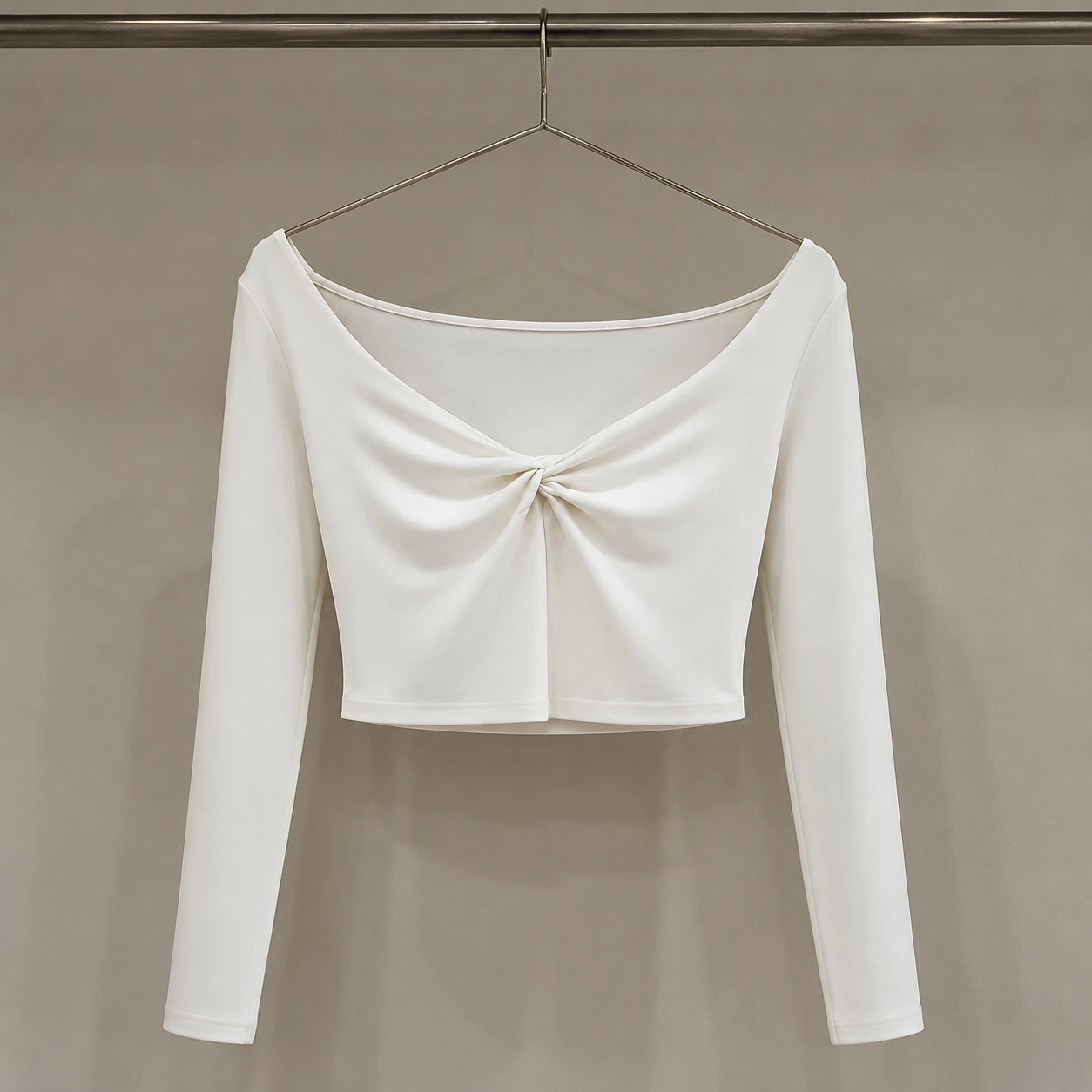 بلوز کراپ یقه دلبر گره‌ای سفید شیری (White Front‑Twist Sweetheart Cropped Top