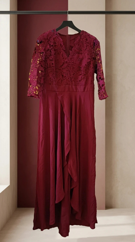 اورال مجلسی زنانه زرشکی گیپور و کرپ (Burgundy Lace & Crepe Long Evening Dress)