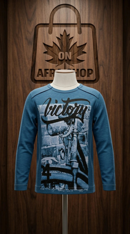 بلوز پسرانه آستینبلند طرح «Victory» رنگ آبی سنگی – Boys’ Victory Graphic Long Sleeve Tee